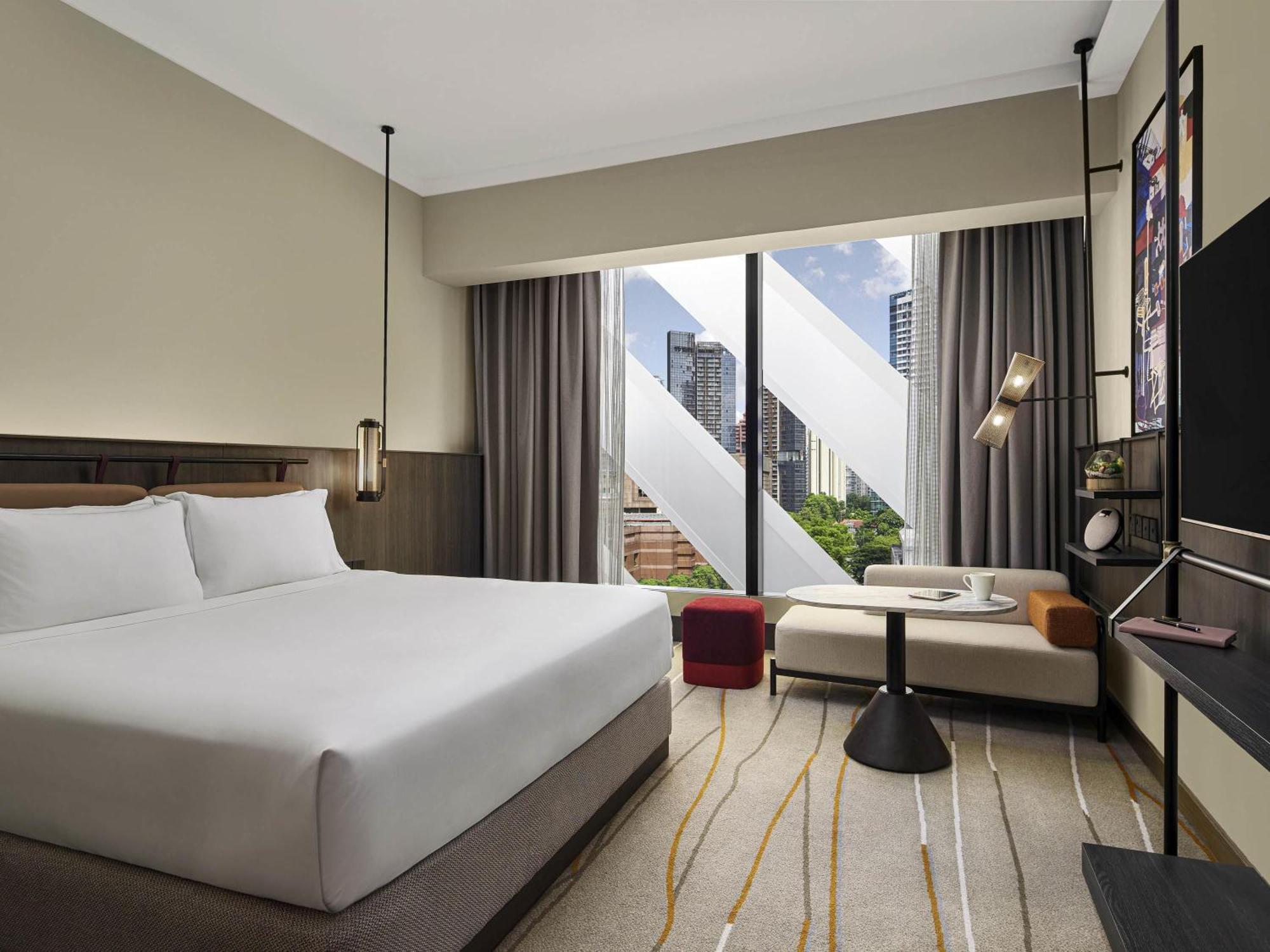 Premier Room 1 King Bed Orchard Paragon View